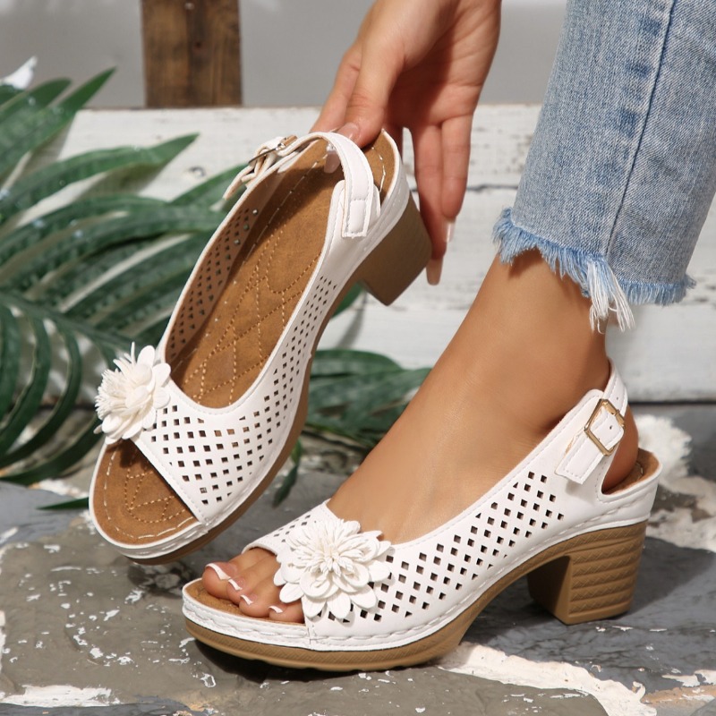 Ankle Strap Heels - รองเท้าส้นหนาสำหรับผู้หญิง ประดับดอกไม้ แฟชั่นฤดูร้อน 2026 รองเท้าชายหาดแบบโปร่ง น้ำหนักเบา