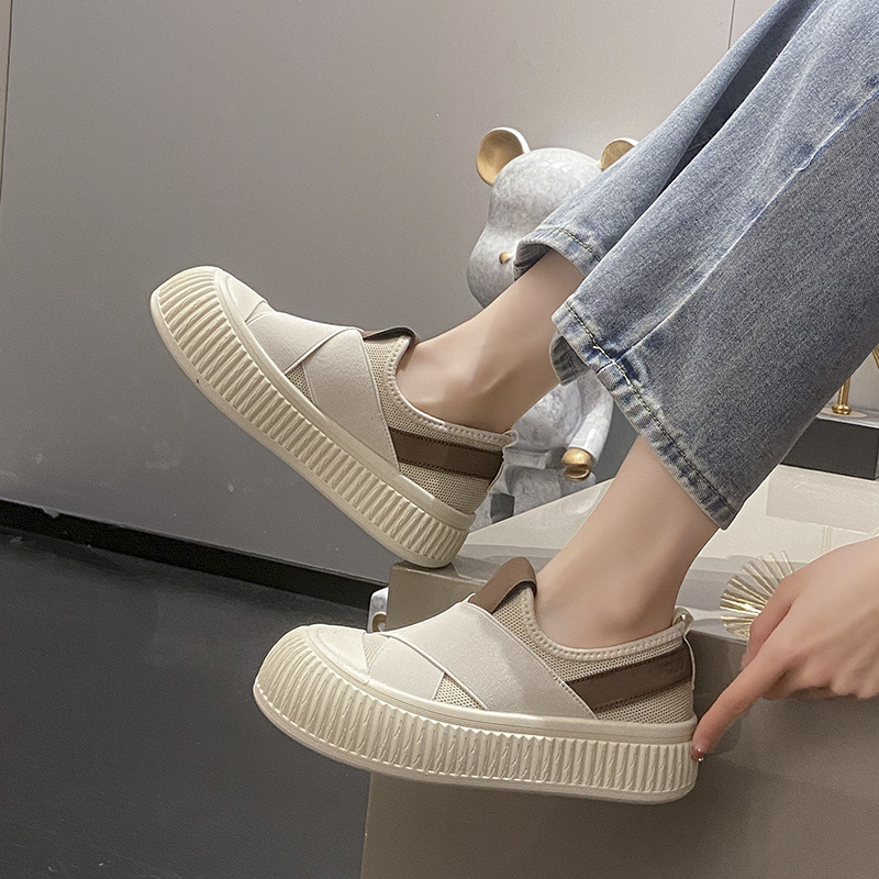 Women Shoes Store - รองเท้าลำลองสไตล์เรโทรใหม่ปี 2026 รองเท้ากีฬาแบบสวมสไตล์เกาหลี ระบายอากาศได้ดี กันลื่น ทนทานต่อการสึกหรอ