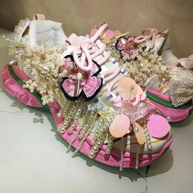 Women Shoes Store - รองเท้าผ้าใบผู้หญิงสไตล์เจ้าหญิง ประดับมุก พู่ ลูกปัด ปักลายดอกไม้ หัวกลม