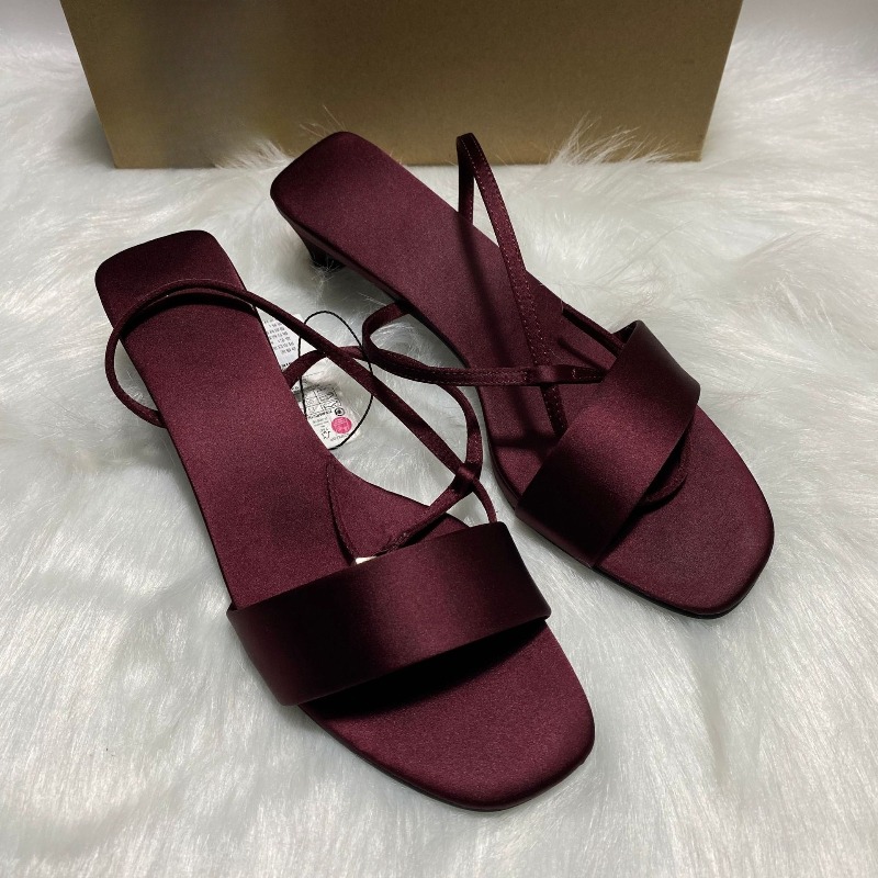 รองเท้าส้นเตี้ยแบบสายรัดข้อเท้ - Women Shoes Branded บทวิจารณ์และราคา