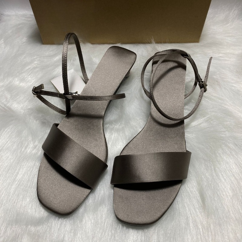 รองเท้าส้นเตี้ยแบบสายรัดข้อเท้ - Women Shoes Branded บทวิจารณ์และราคา