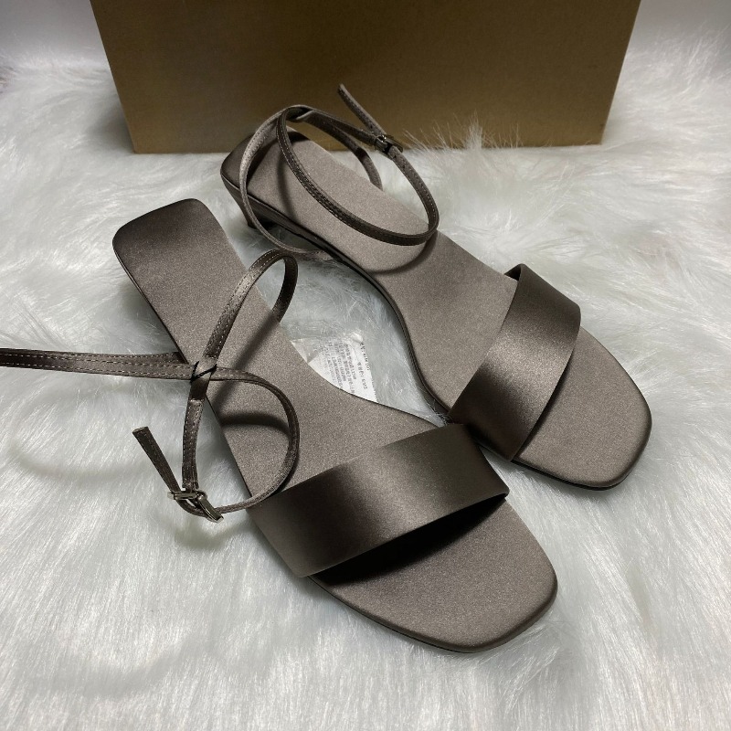 รองเท้าส้นเตี้ยแบบสายรัดข้อเท้ - Women Shoes Branded บทวิจารณ์และราคา