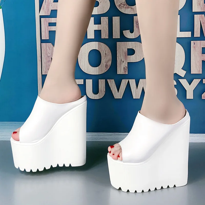 รองเท้าส้นตึกแบบรัดส้นประดับหม - Women Shoes Branded บทวิจารณ์และราคา