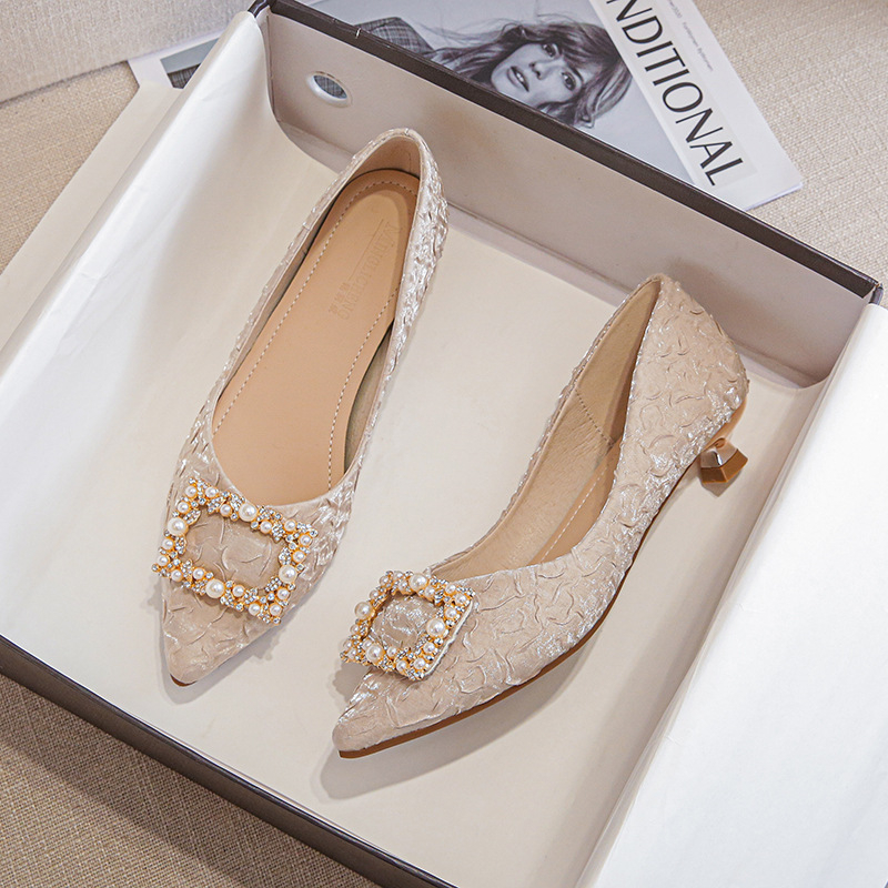 รองเท้าส้นเตี้ยหัวแหลมผ้าซาติน - Ankle Strap Heels บทวิจารณ์และราคา